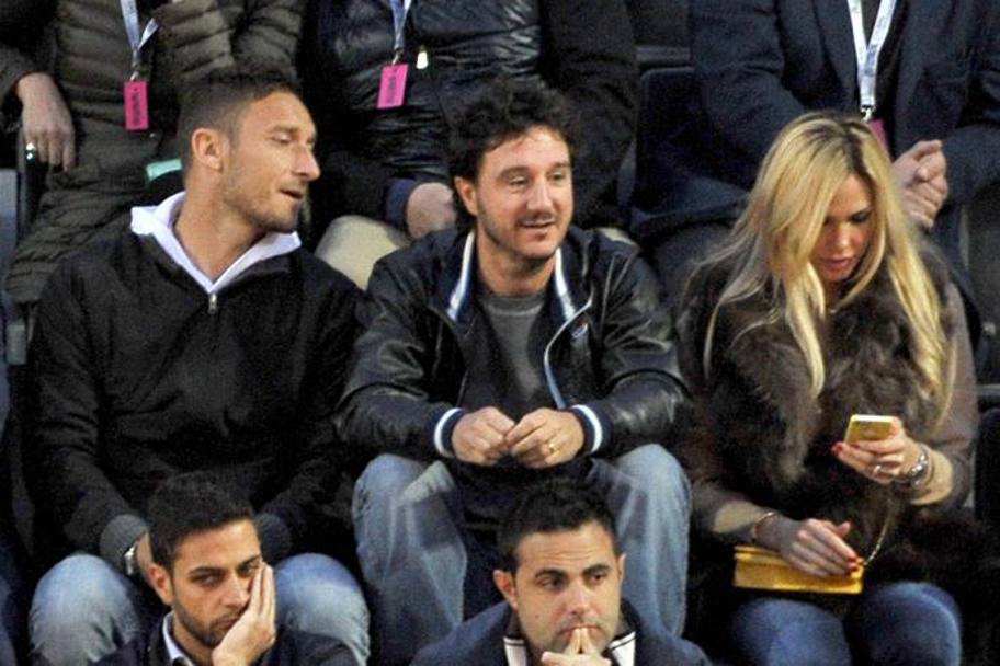 Francesco Totti con la moglie Ilary Blasi e il cugino in tribuna agli Internazionali di Roma per assistere al match di Nadal. Tedeschi